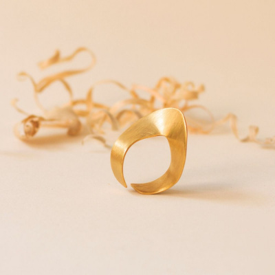 GOLD WAVES RING