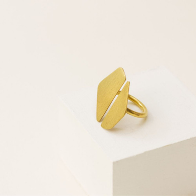 GOLD HANDCRAFTED RING